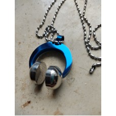 Necklace with headphones, in steel. Blue color