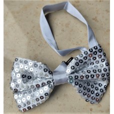 Papillon or bow tie: with sequins, for stage or dandy style. Silver color